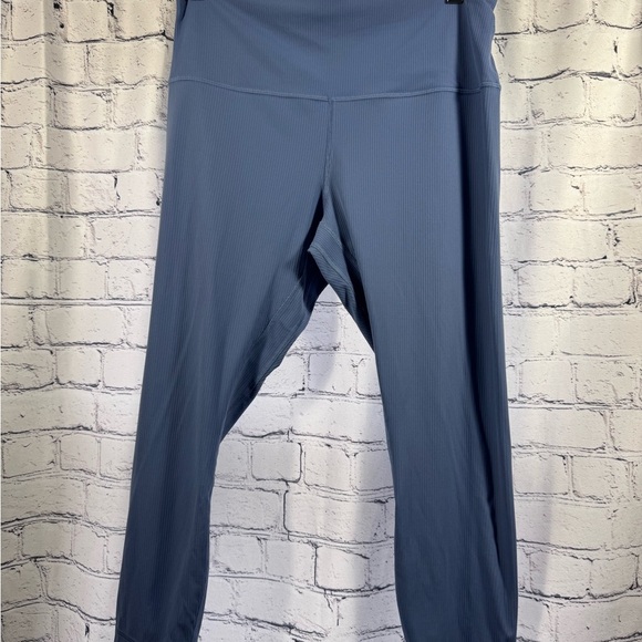 lululemon athletica Pants - Lululemon Ribbed High-Rise Crop pant in Blue